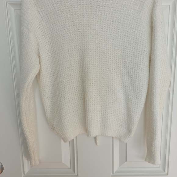 Sincerely Jules Cream V-Neck Sweater. Size Large - Picture 7 of 9